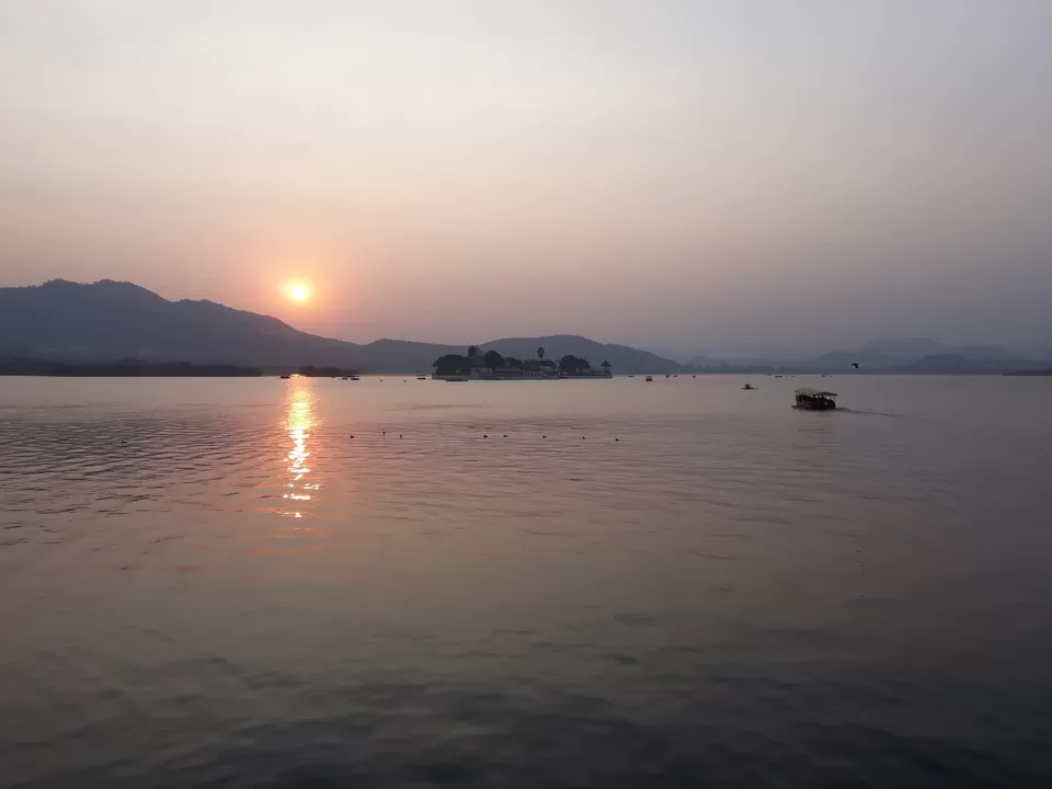 Photo of Lake Pichola Boating Point, Pichola, Udaipur, Rajasthan, India by roottraveller