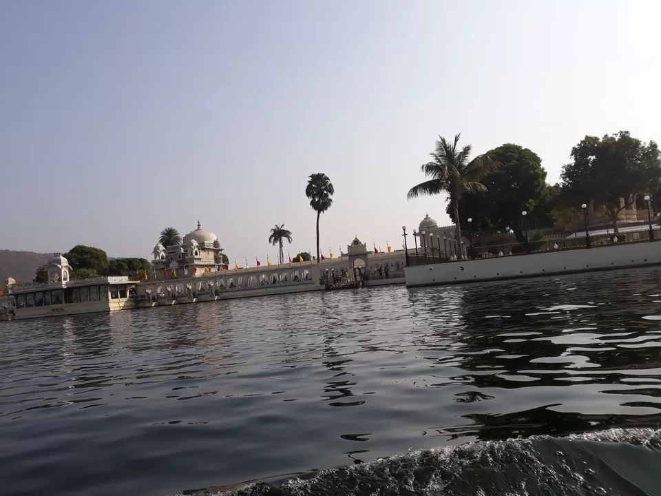 Photo of Lake Pichola Boating Point, Pichola, Udaipur, Rajasthan, India by roottraveller