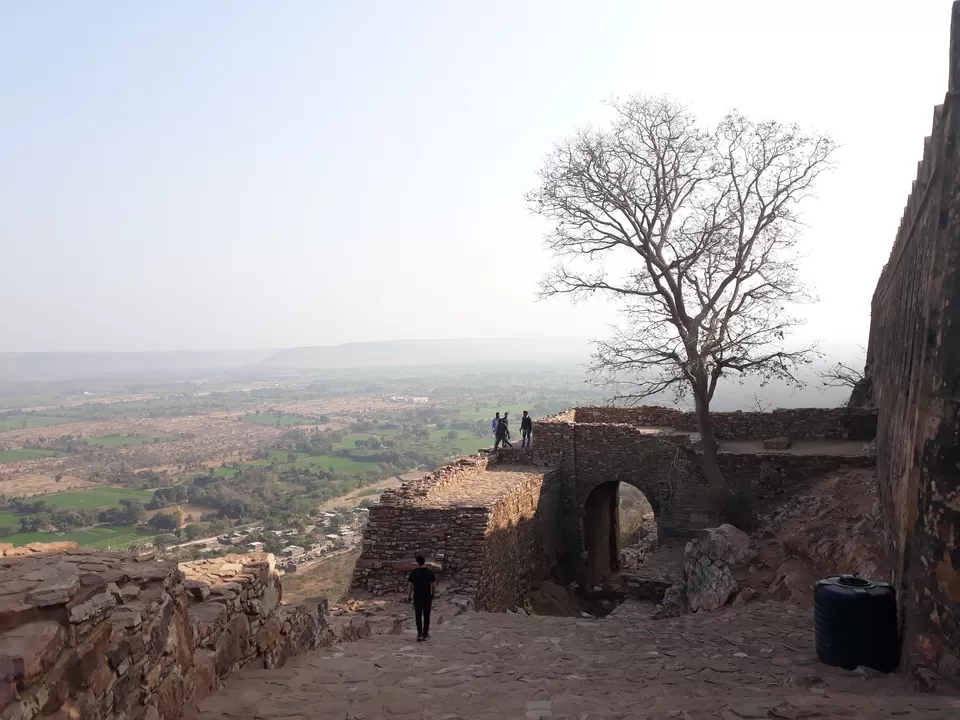 Photo of Suraj Pole, Chittorgarh Fort Village, Chittorgarh, Rajasthan, India by roottraveller