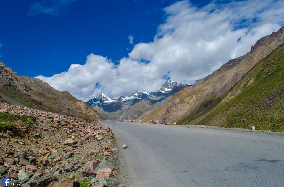 Photo of Bumpy rides on the Broken roads of Manali Leh highway 11/24 by Venki