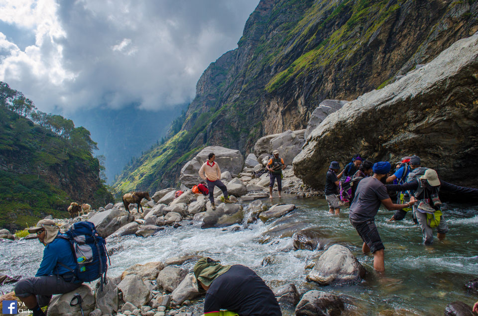 Photo of Hampta Pass: Hike Mountains, Run Through Meadows, Cross Rivers and Breathe the Wild Air 15/26 by Venki