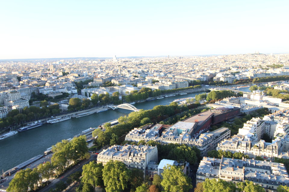Photo of Eiffel Tower, Paris, France by Rajsmita Chowdhury