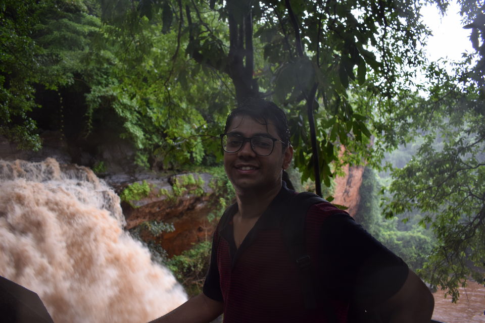 Photo of Arvalem Waterfall, Sanquelim, Goa, India by theboywithabackpack