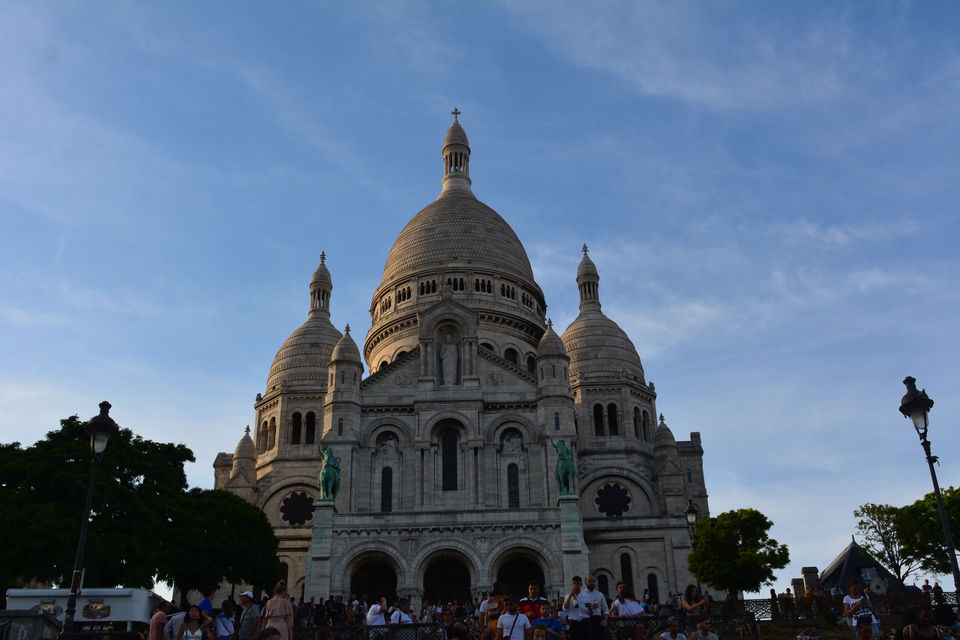 Photo of Sacré-Cœur, rue du Chevalier-de-La-Barre, Paris, France by Biswanath banerjee