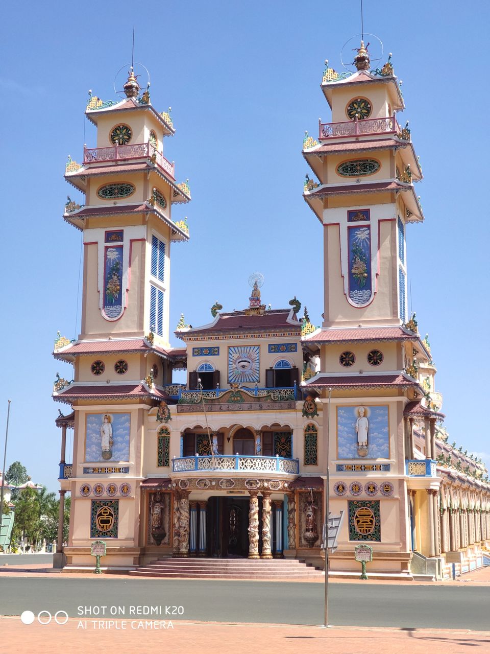 Photo of Cao Dai Temple, Hòa Thành District, Tây Ninh Province, Vietnam by Krishnan T P