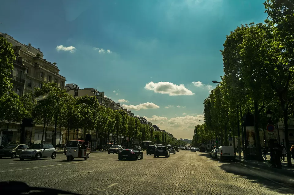Photo of Champs-Élysées, Paris, France by Agnirudra Sikdar