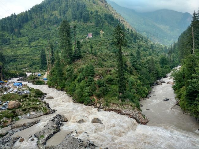 Photo of Kheerganga, a trip that changed my whole perspective about trekking. 9/10 by Shantanu Raj