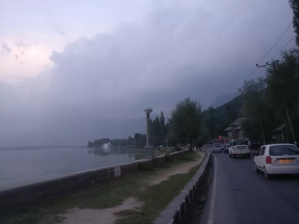 Photo of Dal Lake by Avijit Pradhan