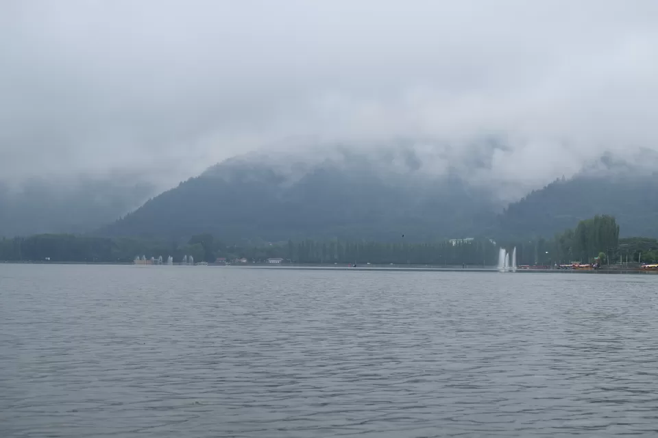 Photo of Dal Lake, Srinagar by Praneet Kumar