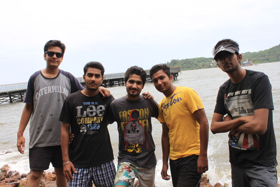 Photo of Young! Wild! & Free! : Goa 5/18 by Vivek Gupta