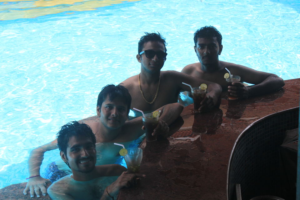 Photo of Young! Wild! & Free! : Goa 12/18 by Vivek Gupta