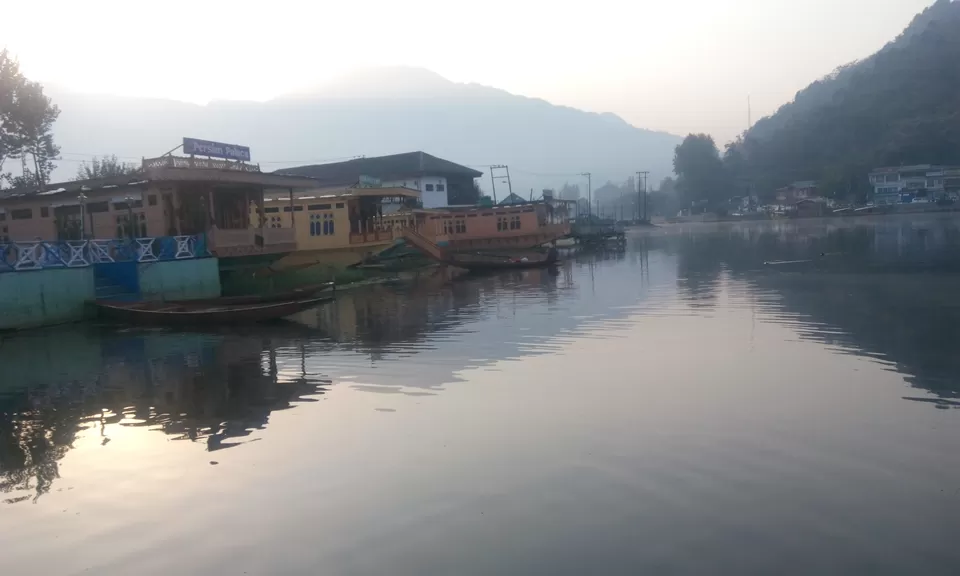 Photo of Dal Lake, Srinagar by Vivek Gupta