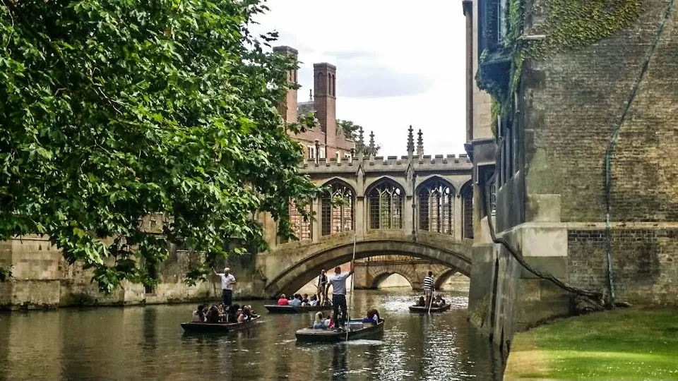 Photo of Bridge of Sighs, Cambridge, United Kingdom by Mahalakshmi Venkatesh