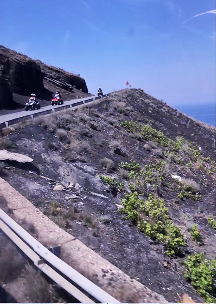 Photo of A SOLO TRAVELLER'S TAKE ON A HONEYMOON DESTINATION-SANTORINI! by Mahalakshmi Venkatesh