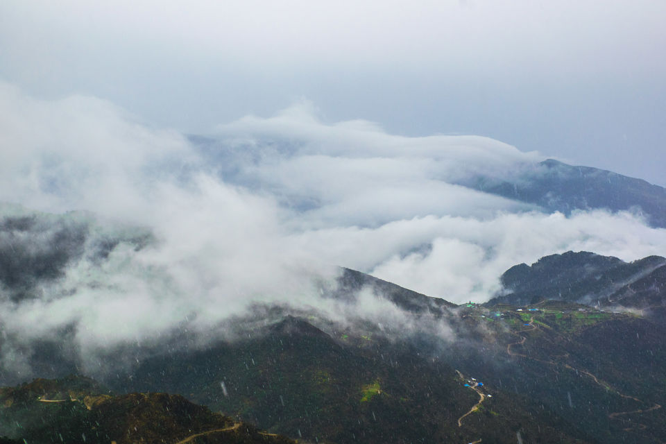 Photo of Sandakphu Safari - The Highest Peak of West Bengal, by 4 Wheeler by Vaswati