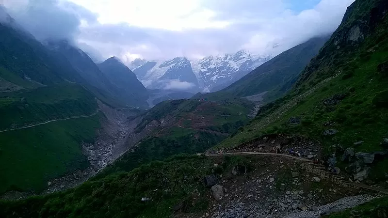 Photo of Valley of Flowers National Park, Chamoli, Uttarakhand, India by Aakanksha Magan