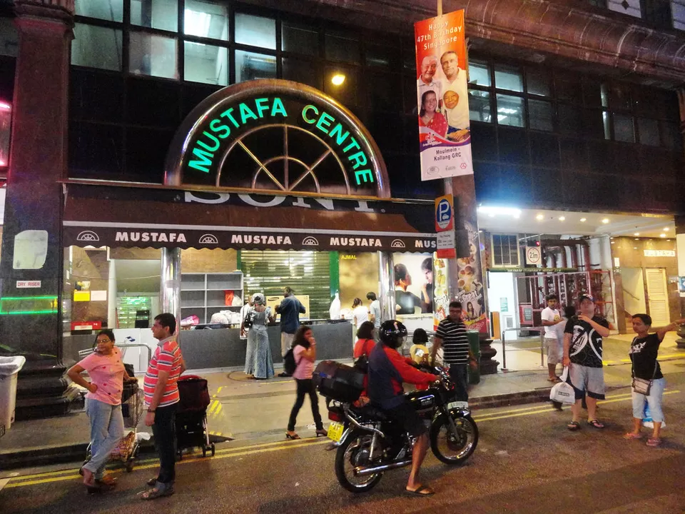 Photo of Shopping in Singapore: The Hottest Shopping Destination In Southeast Asia by Aakanksha Magan