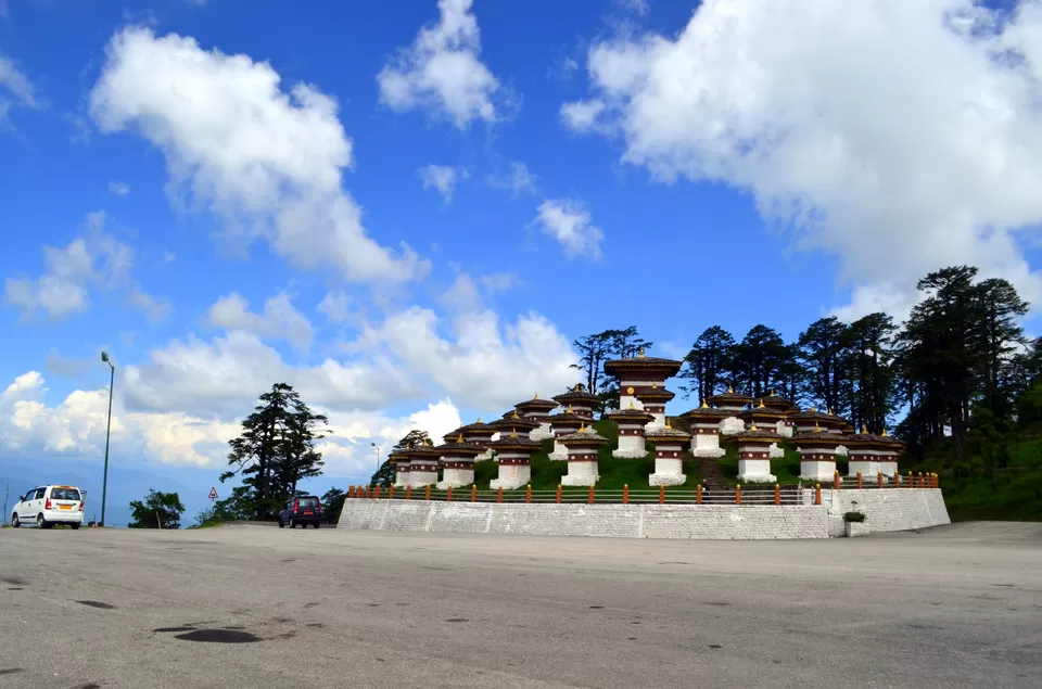 Photo of Dochula Chorten, Trashigang-Semtokha Highway, Hungtso, Bhutan by Nayan Das