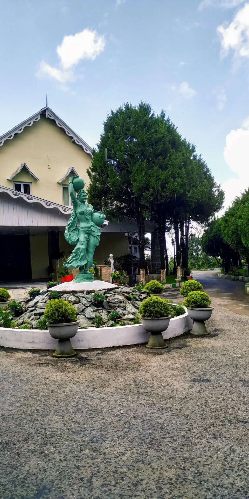 Photo of Lal Kothi, Limbugaon, Darjeeling, West Bengal, India by Nayan Das