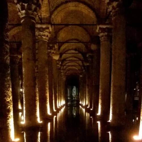 Photo of Versunkener Palast, Alemdar Mh., Yerebatan Cd. 1/3, 34410 Fatih/İstanbul, Türkei by Justine 