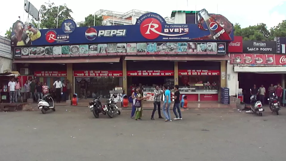 Photo of Rover's, Mahatma Gandhi Marg, Raj Bhavan Colony, Hazratganj, Lucknow, Uttar Pradesh, India by @diti $rivastava