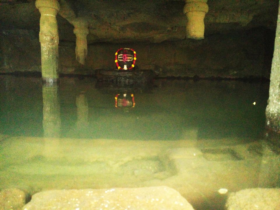 Photo of Harishchandra Gadh valley of environs, waterfalls, caves & ancient history by Sindhu Chandra