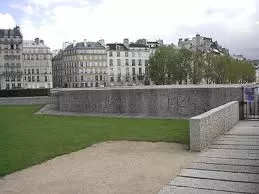 Photo of Memorial des Martyrs de la Deportation, Allée des Justes de France, Paris, France by Madhura