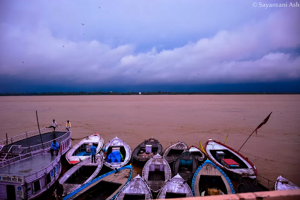 Photo of Dashashwamegh ghat, Uttar Pradesh, India by Sayantani Ash