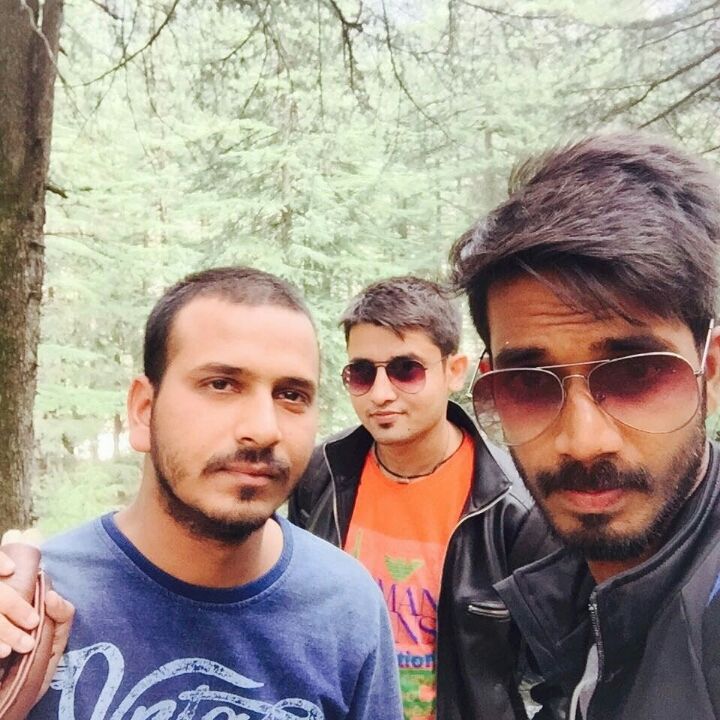 Photo of Himachal:- Friends, valley and trippy... by Debesh Jha