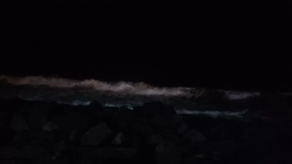 Photo of Rock Beach, White Town, Puducherry, India by Nancy Johri