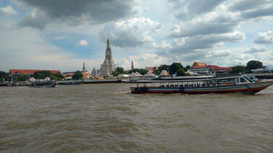 Photo of Wat Arun, Bangkok Yai, Bangkok, Thailand by trinabh dowerah