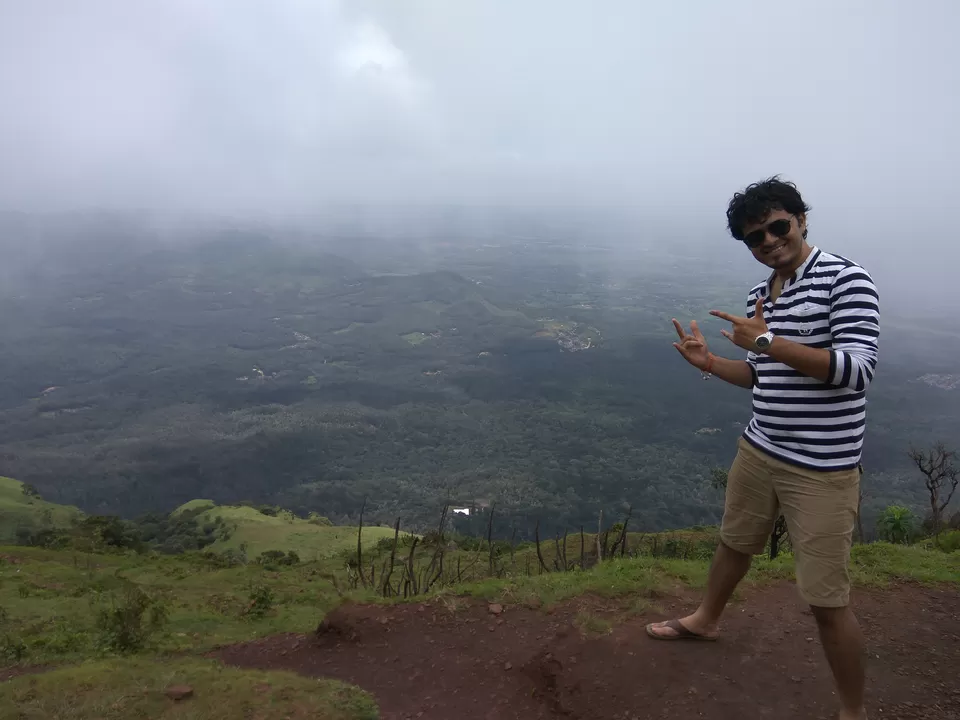 Photo of Mullayanagiri Peak, Pandaravalli, Karnataka, India by Anshul Singh