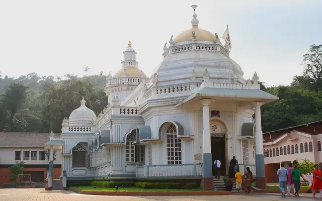 Photo of Shree Manguesh Saunsthan, Dinanath Mangeshkar Road, Mangeshi Village, Mardol, Goa, India by Prashant Srivastava