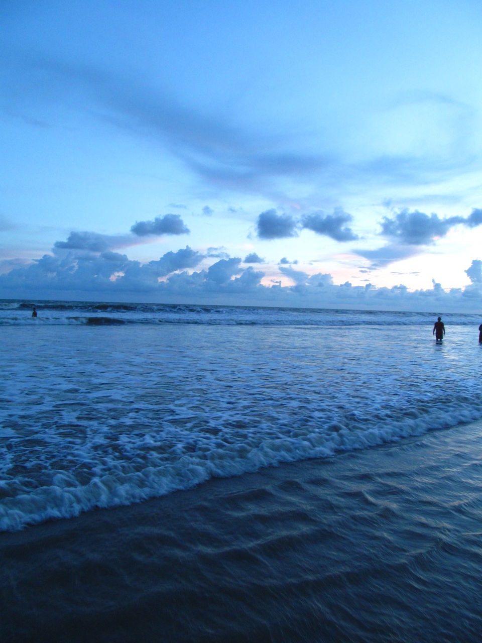 Photo of Amidst the waves... by APURBA DAS