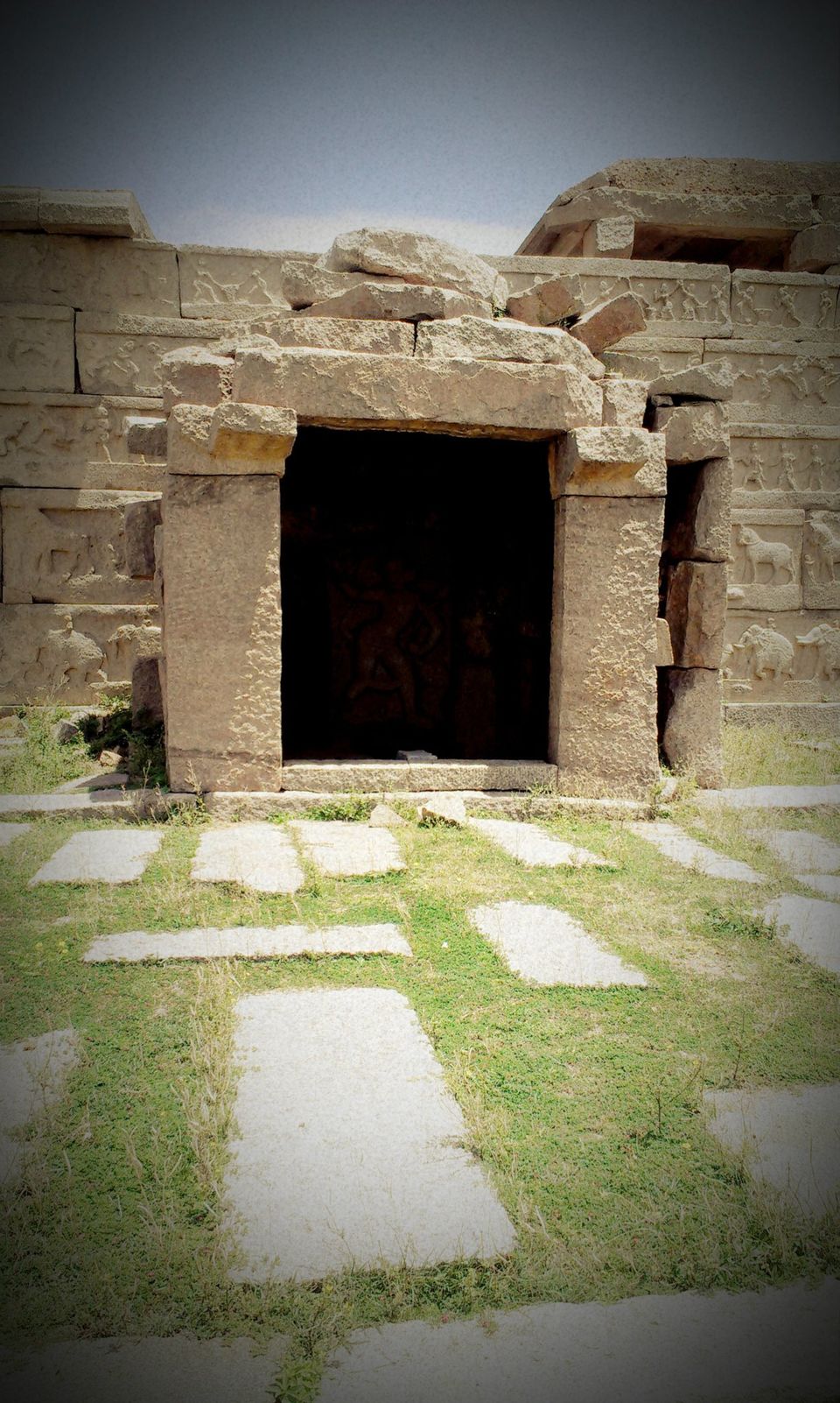 Photo of Hampi - a fascinating city of ruins. by Kshitiz Gupta
