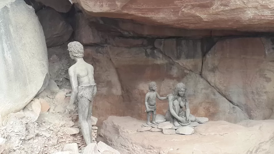 Photo of Bhimbetka rock shelters, Amchha Khurd, Madhya Pradesh, India by nidhantrika