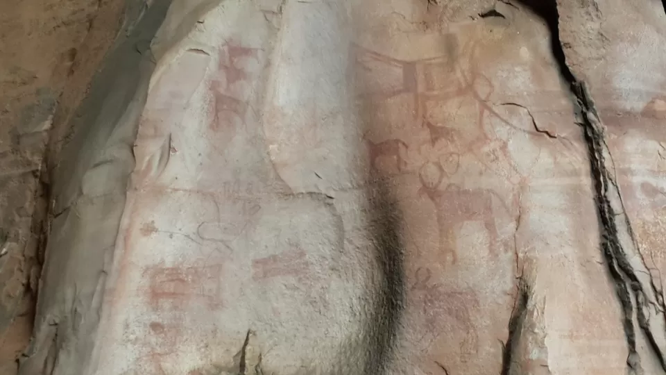 Photo of Bhimbetka rock shelters, Amchha Khurd, Madhya Pradesh, India by nidhantrika