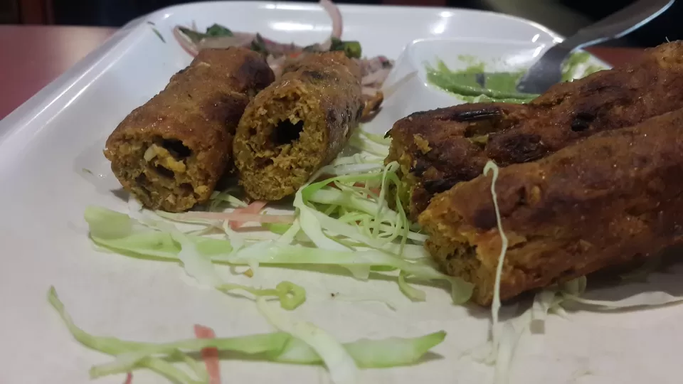 Photo of Lazeez Hakeem Restaurant, New Market, Bhopal, Madhya Pradesh, India by nidhantrika