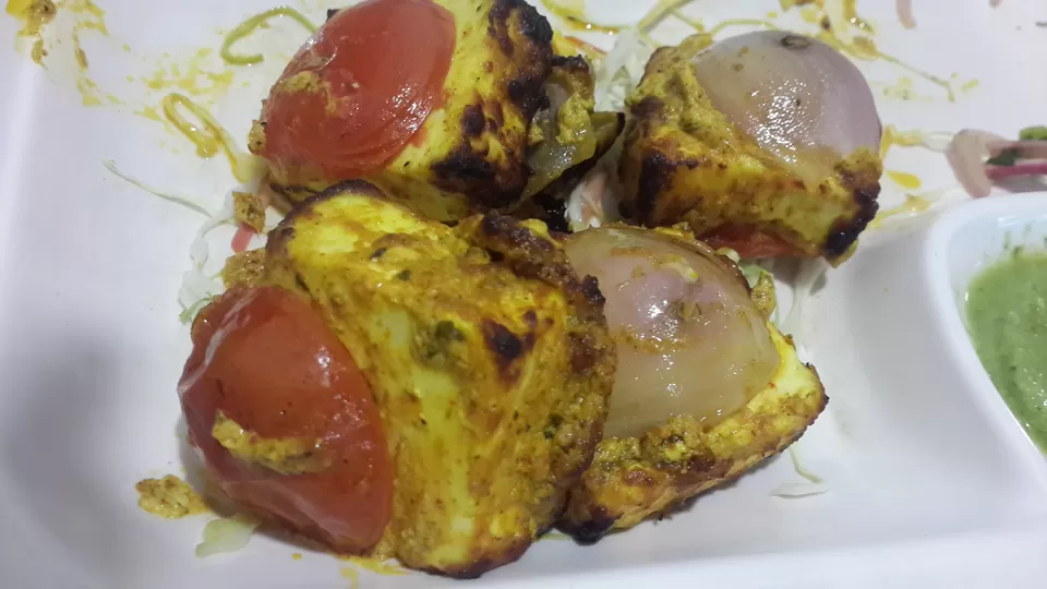 Photo of Lazeez Hakeem Restaurant, New Market, Bhopal, Madhya Pradesh, India by nidhantrika