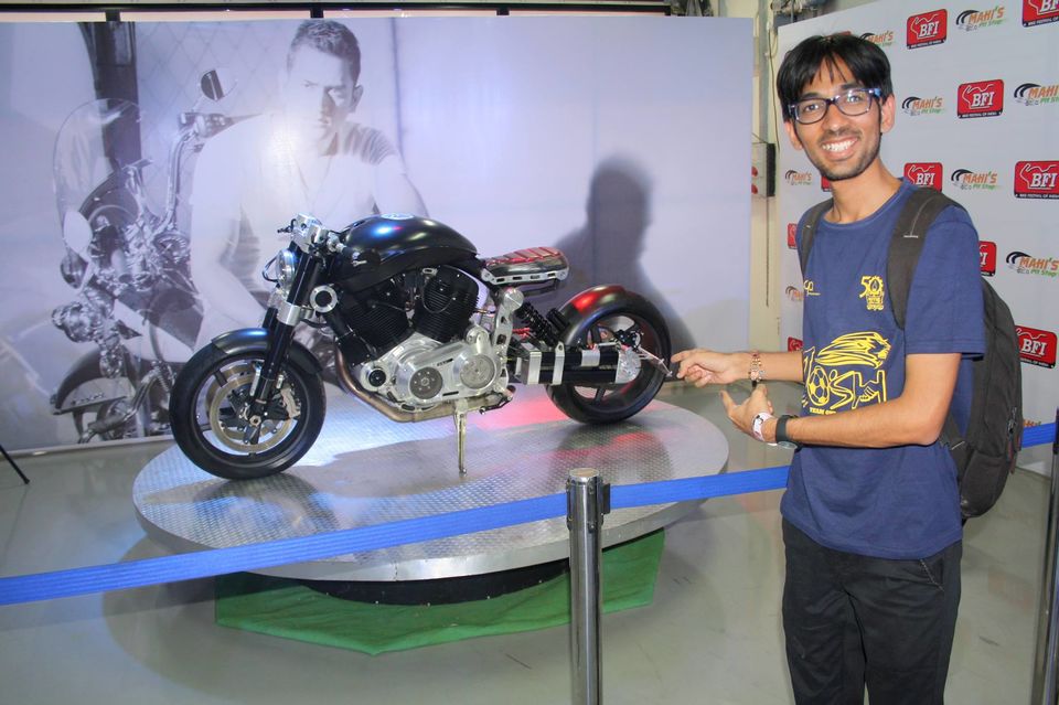 Photo of What it feels like to Ride with Indian Captain- M. S. Dhoni 4/8 by Praveen Gupta