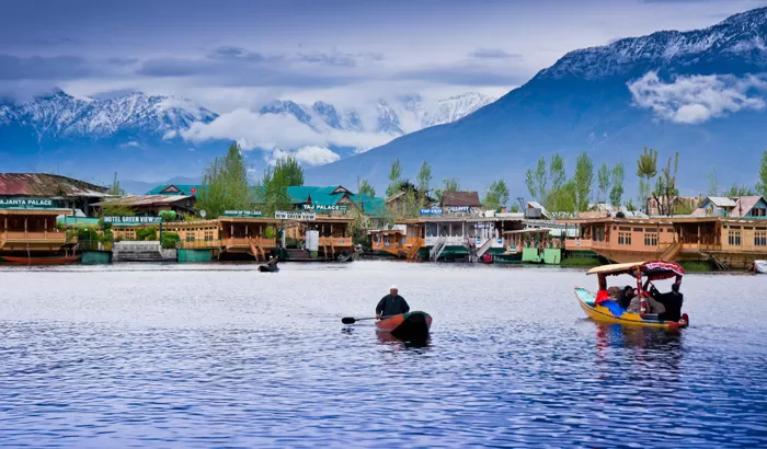 Photo of Dal Lake by Sneha Singh