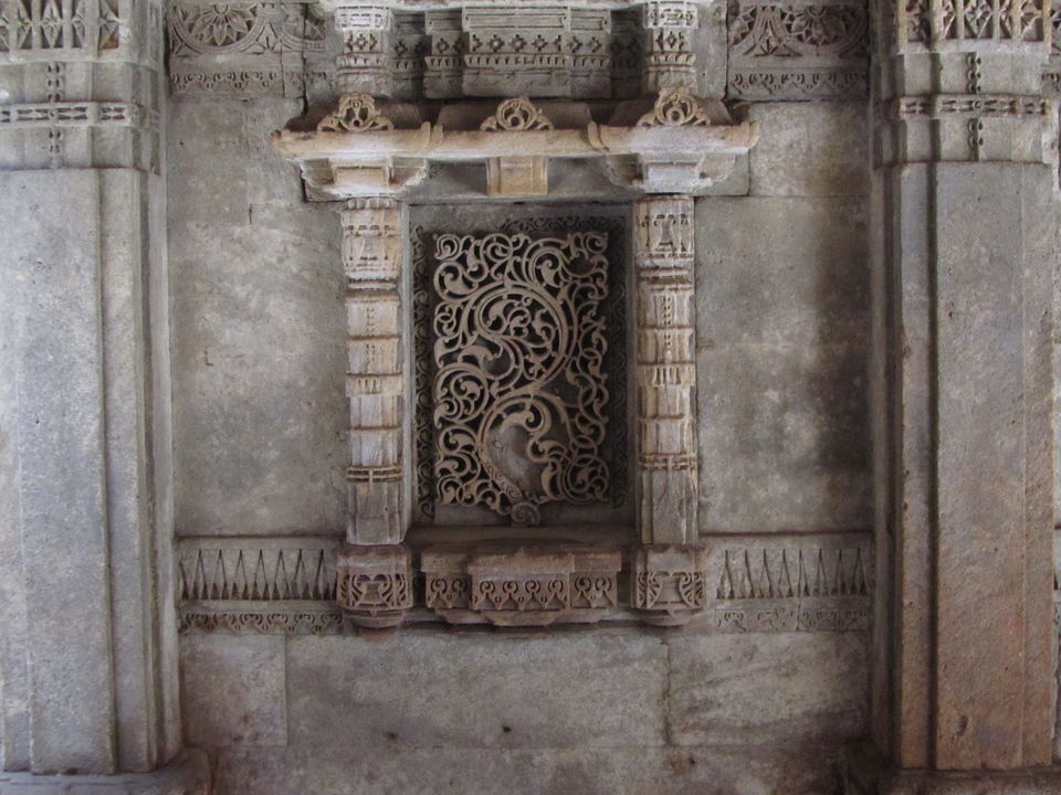 Photo of A Walk Through Adalaj Stepwell 2/4 by Tasmai Dave