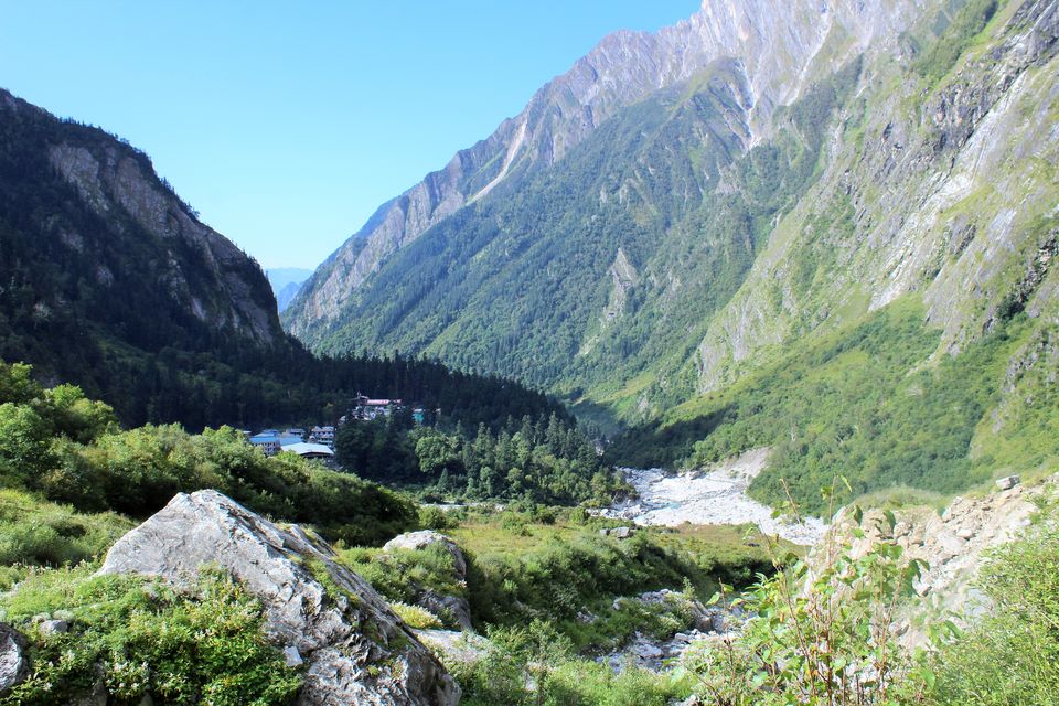 Photo of Valley of Flowers National Park, Chamoli, Uttarakhand, India by Pooja