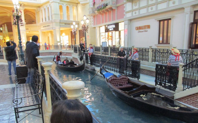 Photo of Discovering the other side of Vegas 2/12 by Candida Fernandes Dias