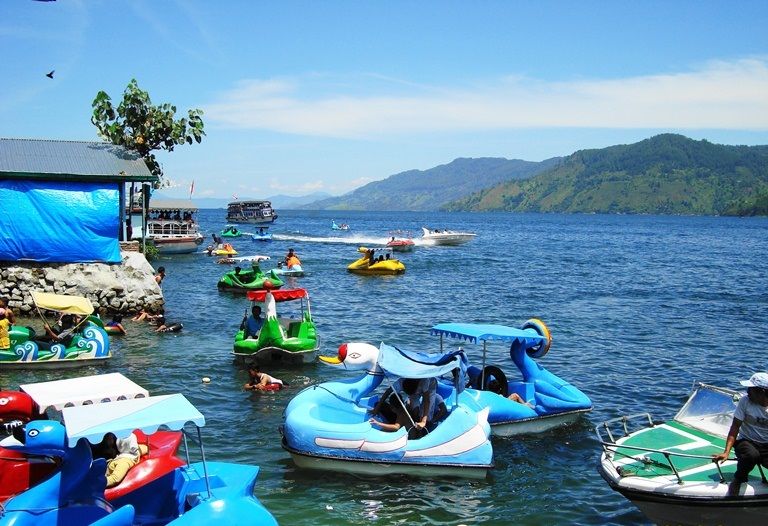 Photo of Ten reasons why you shouldn't visit Lake Toba? by Dwaipayan Ghosh