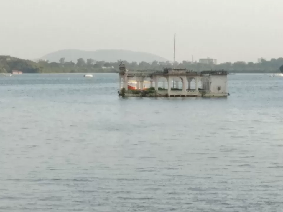 Photo of Gangaur Ghat, Pichola, Udaipur, Rajasthan, India by disha banerji