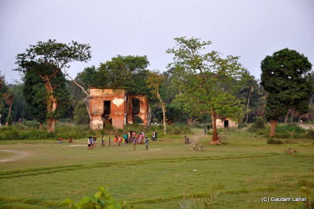 Photo of Rajbari Bawali near river Ganges, takes you back by 300 years by Gautam Lahiri