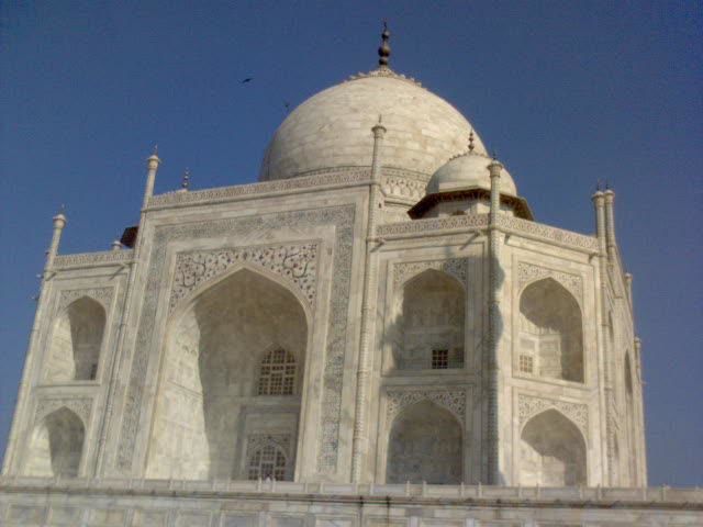 Photo of Taj Mahal, Agra, Uttar Pradesh, India by Dev Arbikshe