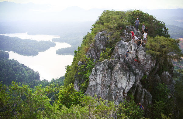 Photo of Top 3 hiking spots in Malaysia 1/1 by Dinesh Kumar
