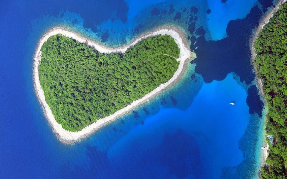 Photo of Love Hearts? Then These Destinations Should be In Your Travel Wish list. 8/8 by Nymisha Reddy